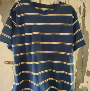 Navy tee with gold and white stripe